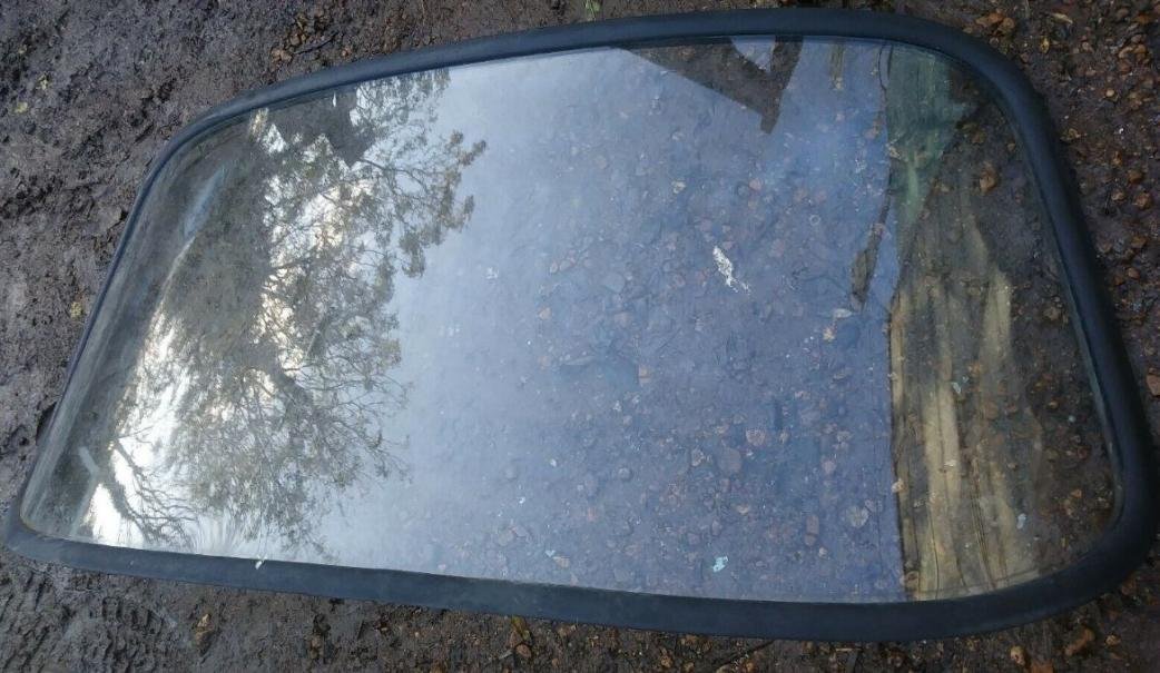 1303s windscreen.jpg