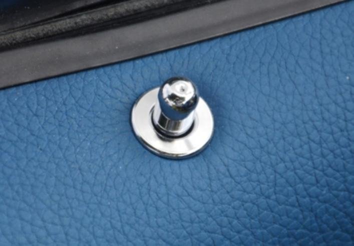 17 L door lock handle chrome.jpg