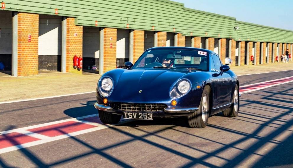 3 Snetters GTB pitlane.jpg