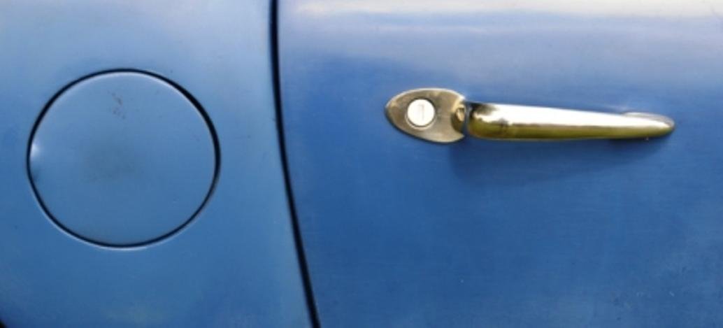 8 R filler flap and door handle.jpg
