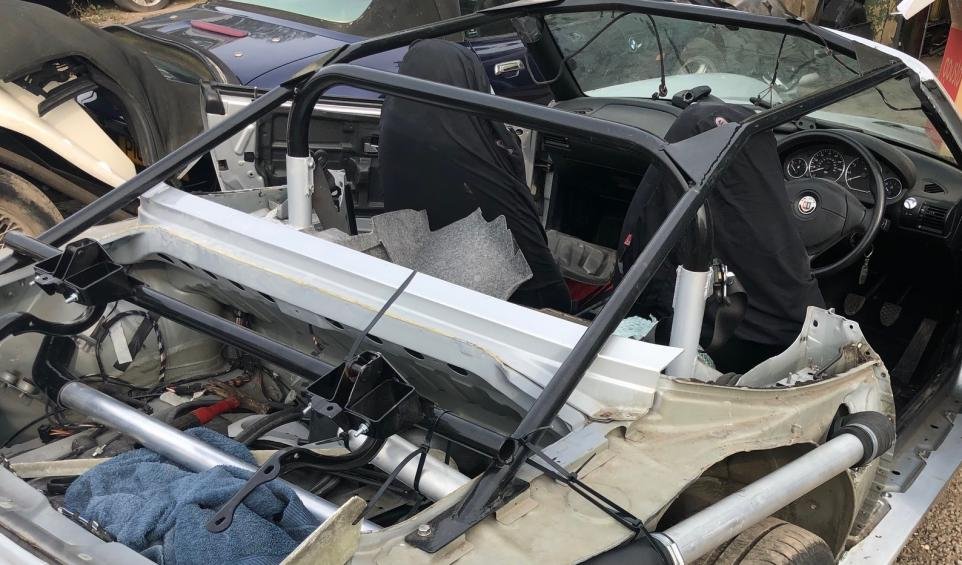 IMG_0911 roll cage.jpg